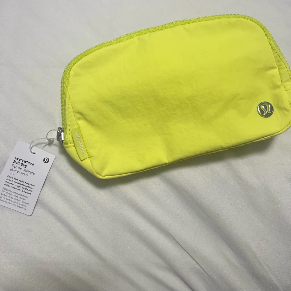 đ Lululemon Everywhere Belt Bag - Electric Lemon - Picture 1 of 5